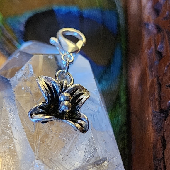 5/$25 Flower Charm Lily Charm for Bracelet Zipper Bag Clip Mother's Day Mom Gift - Picture 1 of 13